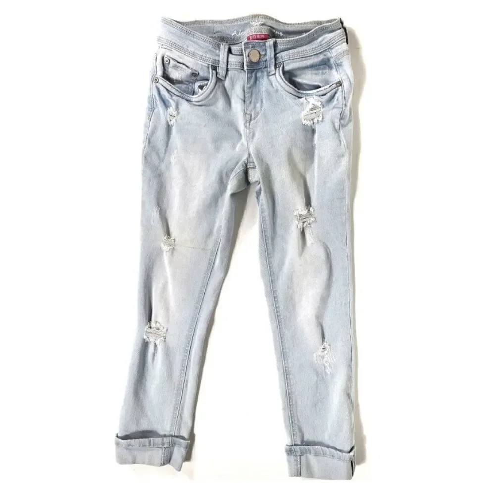 Almost Famous Mid Rise Capris - Picture 1 of 5